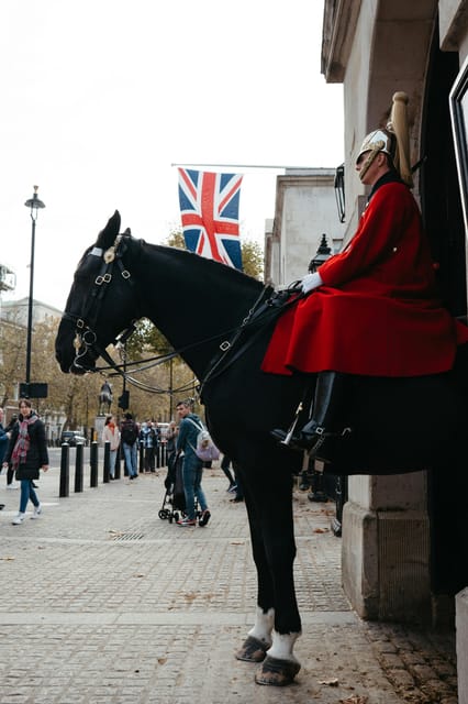 London: Changing of the Guard Experience and Landmarks Tour - St Jamess Palace and the royal quarter