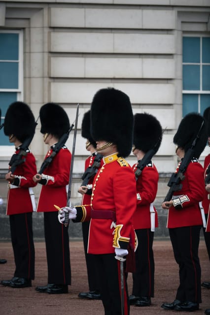London: Changing of the Guard Experience and Landmarks Tour - Four quiet streets and the 18th-century winery