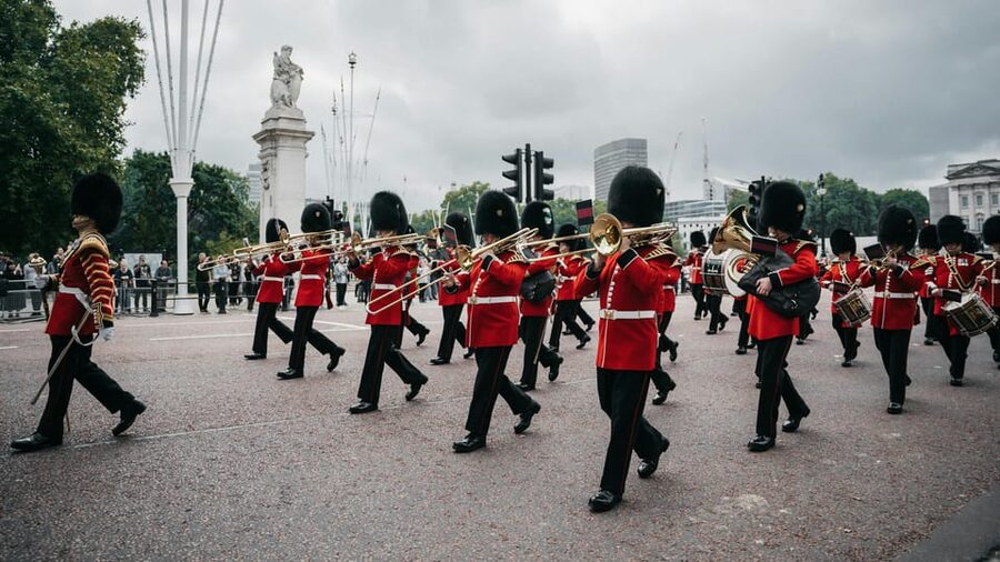 London: Changing of the Guard Experience and Landmarks Tour - Parliament Square, Westminster Abbey, and Big Ben
