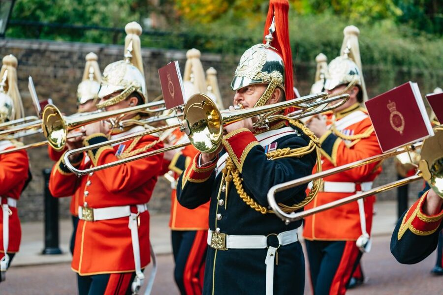 London: Changing of The Guard Tour - Ceremony changes, rain, and Sunday rules