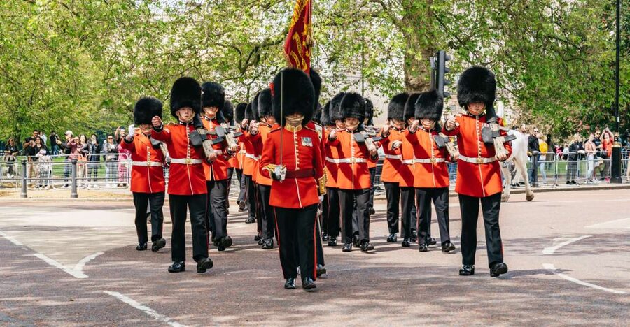 London: Changing of the Guard Tour by Buckingham Palace - Following the guards for about 75 minutes