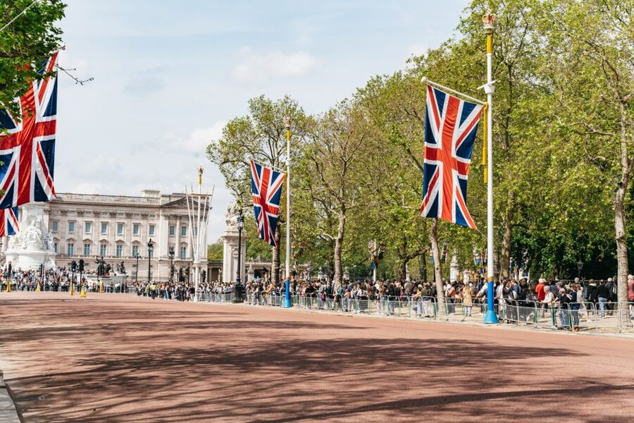 London: Changing of the Guard Tour by Buckingham Palace - What the $18 price really buys