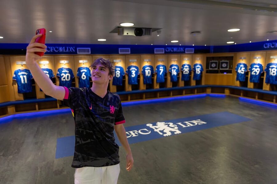London: Chelsea FC Museum and Stamford Bridge Classic Tour - Walking through the players’ tunnel