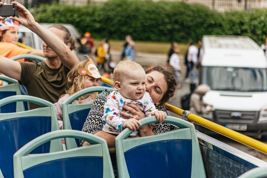 London: Children's Open Top Bus Tour - Westminster Abbey and Downing Street