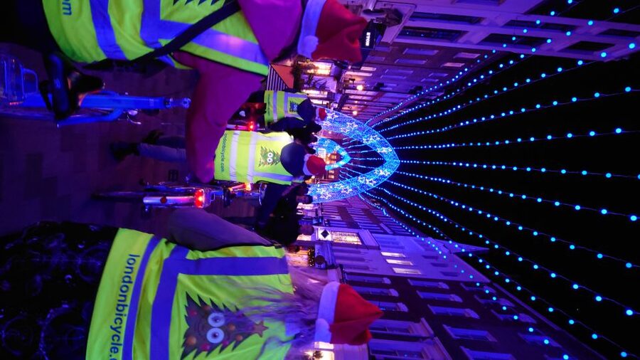 London Christmas Lights Bike Tour - Starting at Kennington Road with a ready-to-ride bicycle