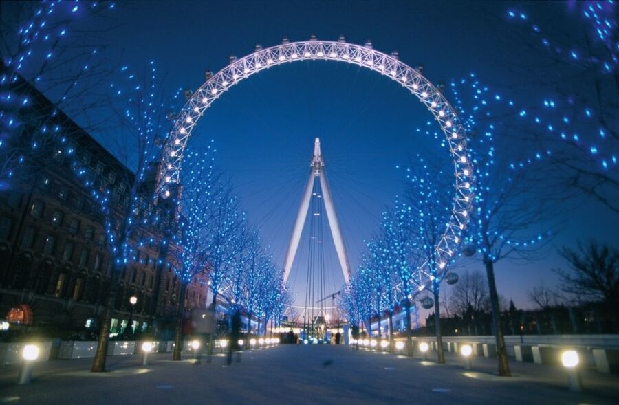 London: Christmas Lights Nighttime Bus Tour with Live Guide - London Eye and Tower Bridge after dark