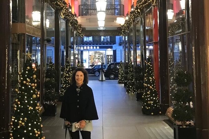 London Christmas Lights Private Tour by Traditional Black Cab - Photo stops are the heart of the evening
