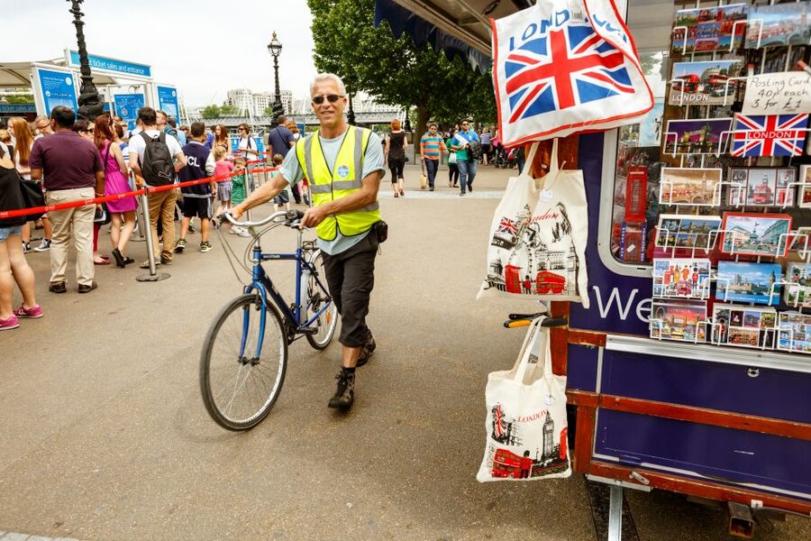 London: Classic Gold 3.5-Hour Bike Tour - Big Ben, Parliament, and the first Thames crossing