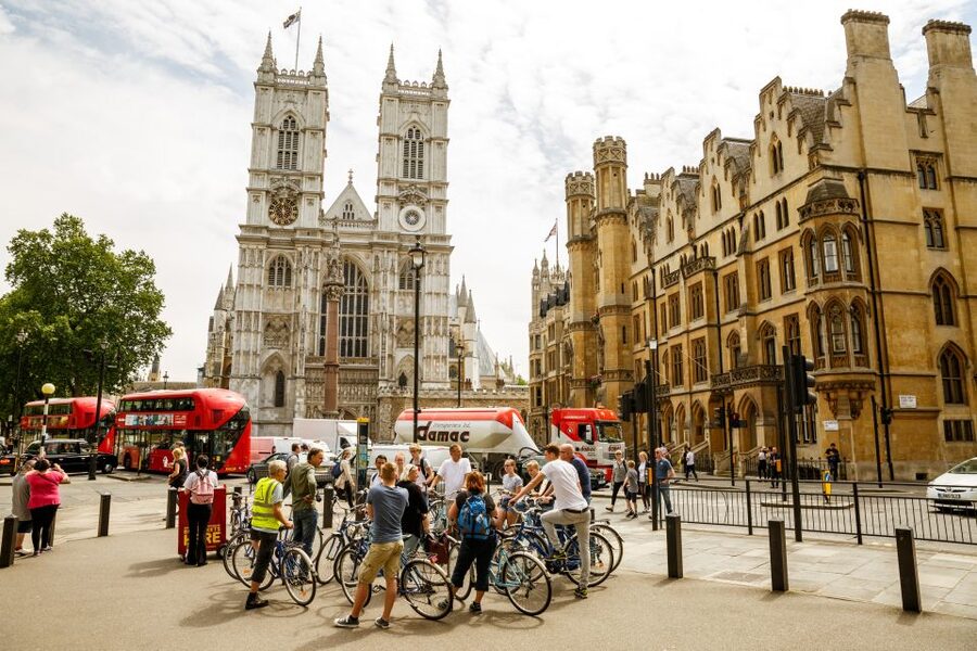 London: Classic Gold 3.5-Hour Bike Tour - Westminster Abbey and the calm of St. James’s Park