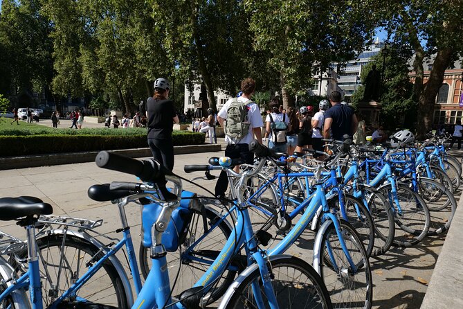 London Classic Landmarks Bike Tour with Local Guide - Trafalgar Square and the crowded heart of London