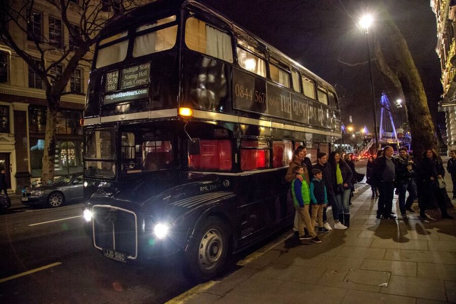 London: Comedy Horror Ghost Tour on a Bus - Comedy, scares, and theatrical effects