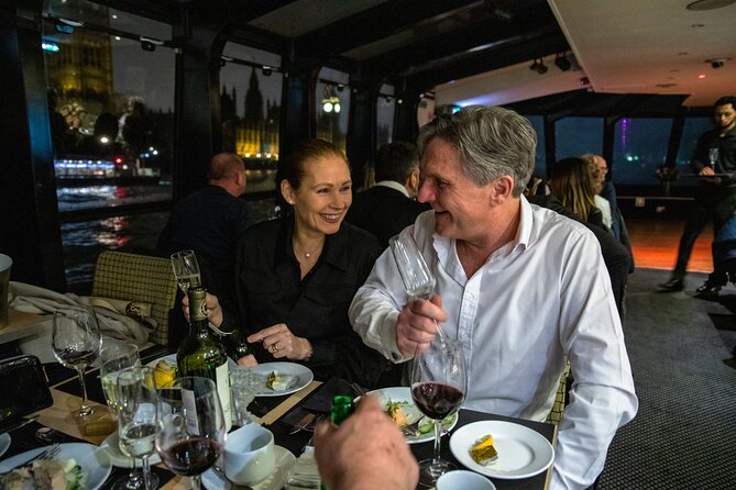 London Dinner Cruise on the Thames River - Live Music Changes the Mood