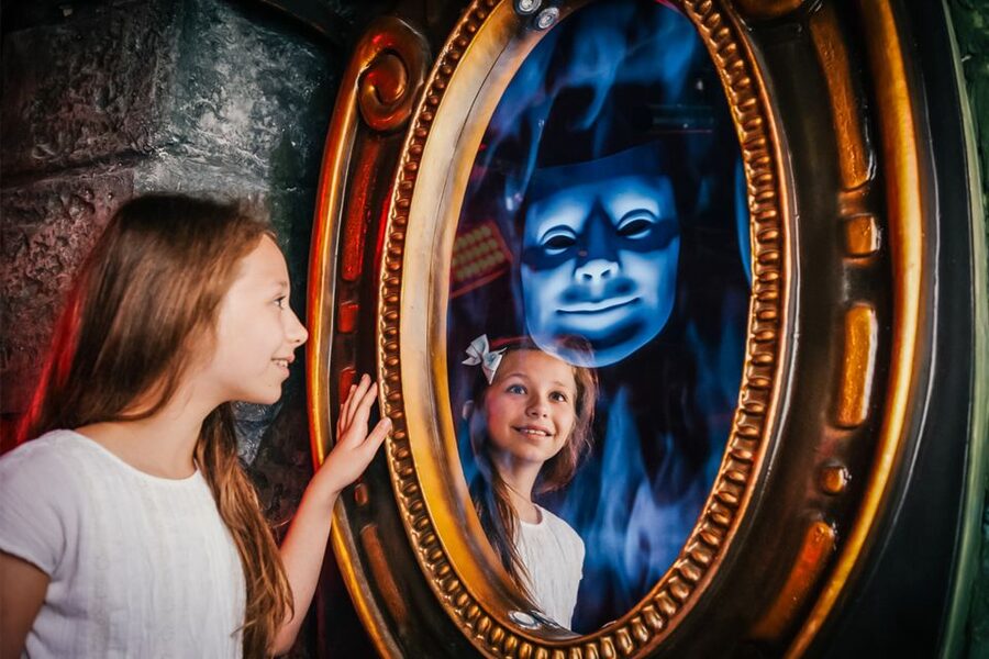London: DreamWorks Shrek's Adventure Tour - Cinderella, Shrek’s swamp, and the first fairy-tale turns