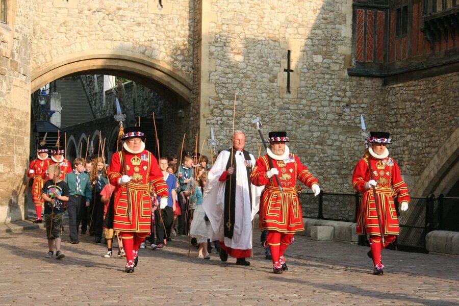 London: Easy Access Tower of London and Crown Jewels Tour - Why a guided Tower of London visit helps