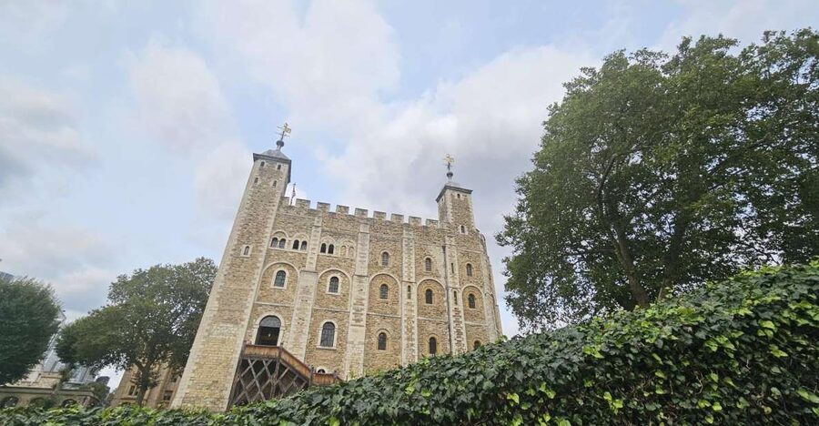 London: Easy Access Tower of London and Crown Jewels Tour - The torture chambers and Lower Wakefield Tower