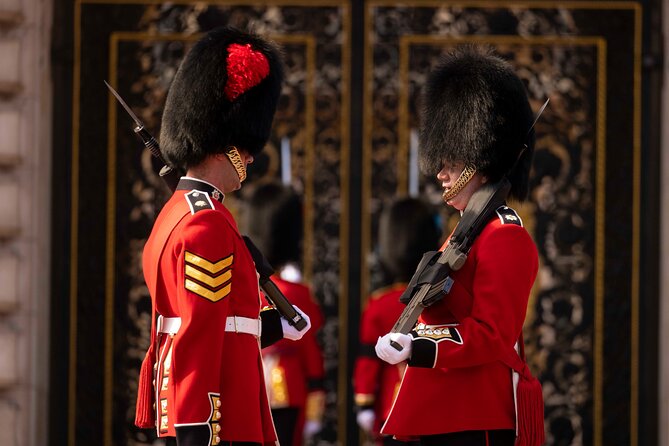 London Essential 2 hour introductory Walking Tour With a Londoner - Buckingham Palace and the best picture spots