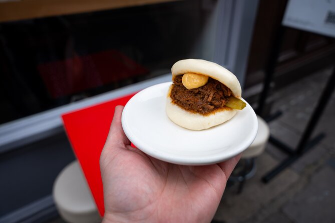 London Foodie Adventure:More than 10 dishes with Sherpa Food Tour - The Soho pub provides a proper finish