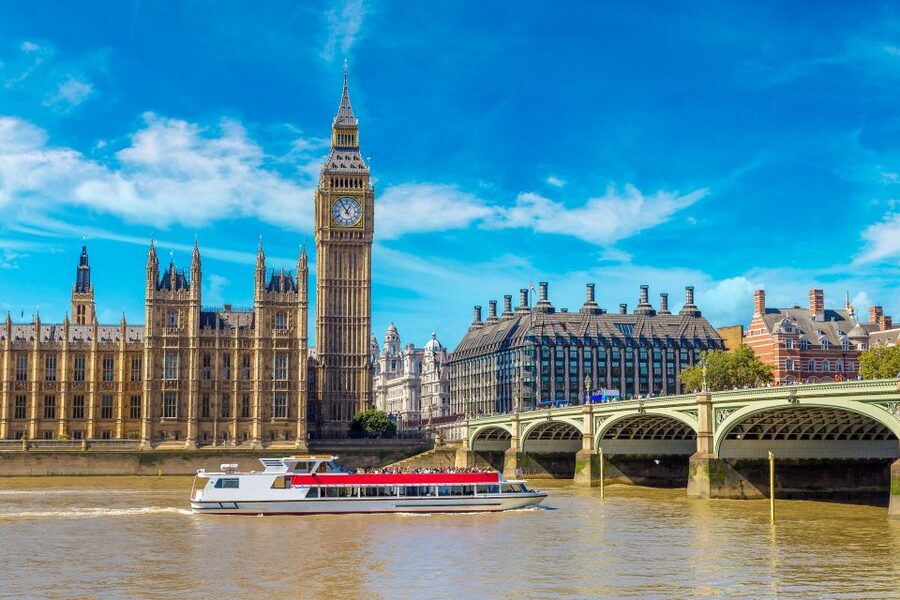 London: Full-Day London Bus Tour - Entering Sir Christopher Wren’s St. Paul’s Cathedral