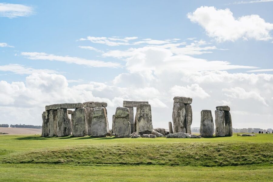 London: Full-Day Windsor, Stonehenge, and Oxford Tour - The coach ride and guide commentary