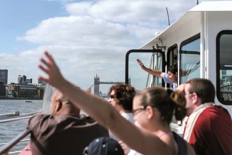 London: Fully Flexible River Thames Sightseeing Pass - Why the live commentary matters