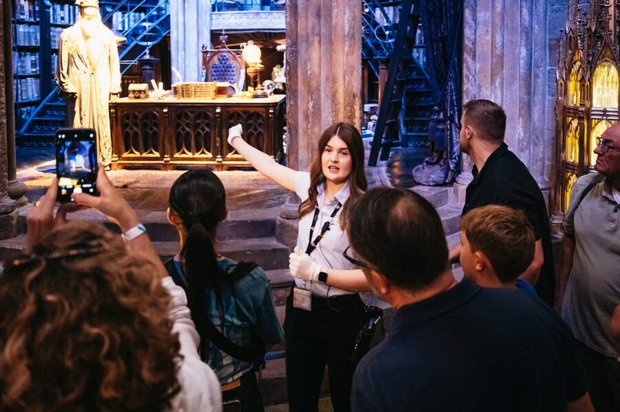London: Fully-Guided Making of Harry Potter Tour - Meeting at Euston and taking the train north