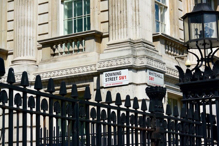 London: German-Speaking Guided Tour of Westminster - Downing Street and the approach to Parliament Square