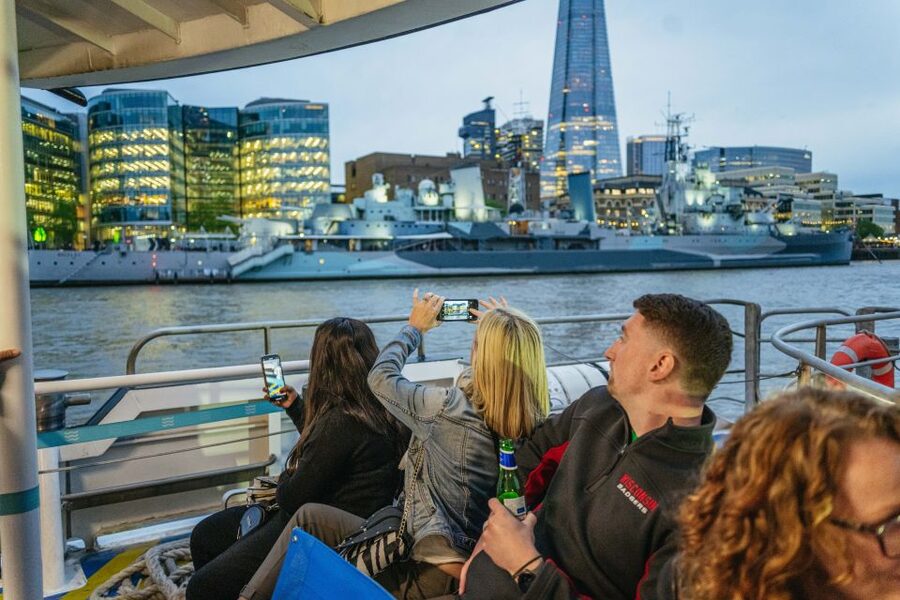 London: Ghost Walk and River Thames Boat Ride - Parliament and the London Eye after dark