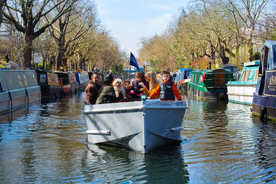 London: GoBoat Rental for Regent's Canal & Paddington Basin - Getting the boat ready at the canal