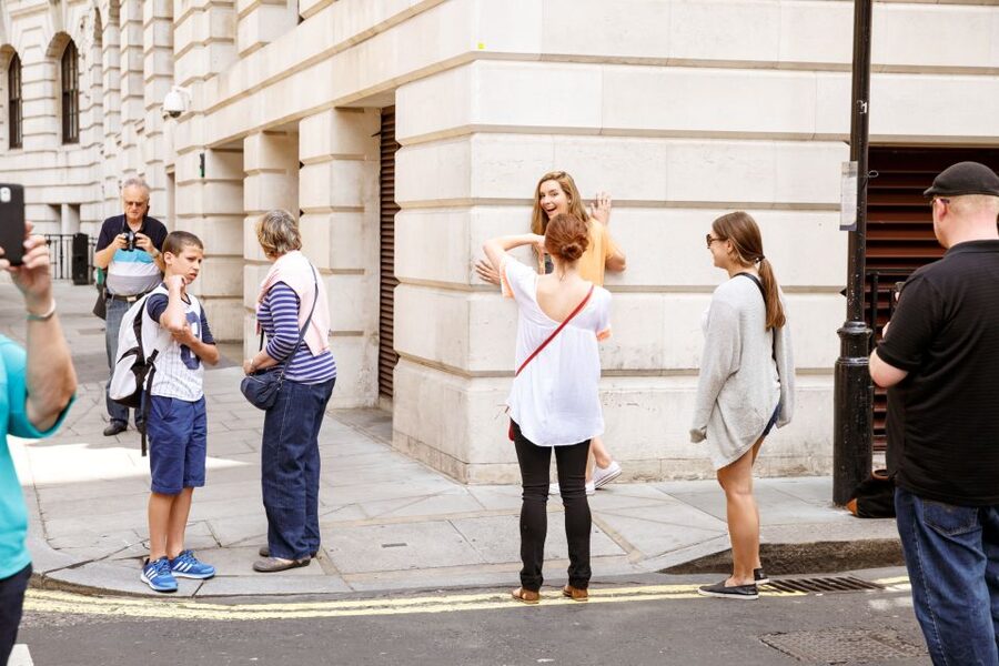 London: Guided Harry Potter Coach Tour of Locations - The Leaky Cauldron and Gringotts Bank