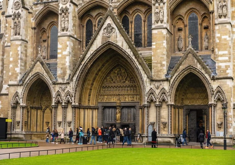 London: Guided Tour of Houses of Parliament & Westminster - How the guides shape the experience