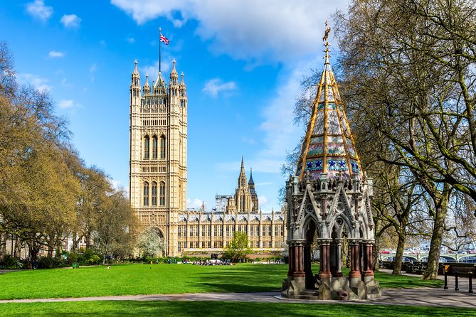 London: Guided Tour Westminster Abbey + Optional Parliament Entry - The short transition to Parliament
