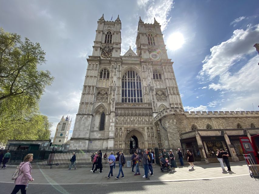 London: Guided Westminster Abbey Tour and Refreshments - Crowds, sound, and the importance of staying close