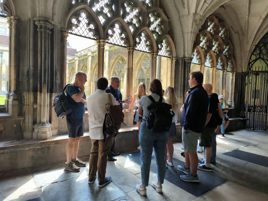 London: Guided Westminster Abbey Tour and Refreshments - Tea and pastries in the 14th-century Cellarium