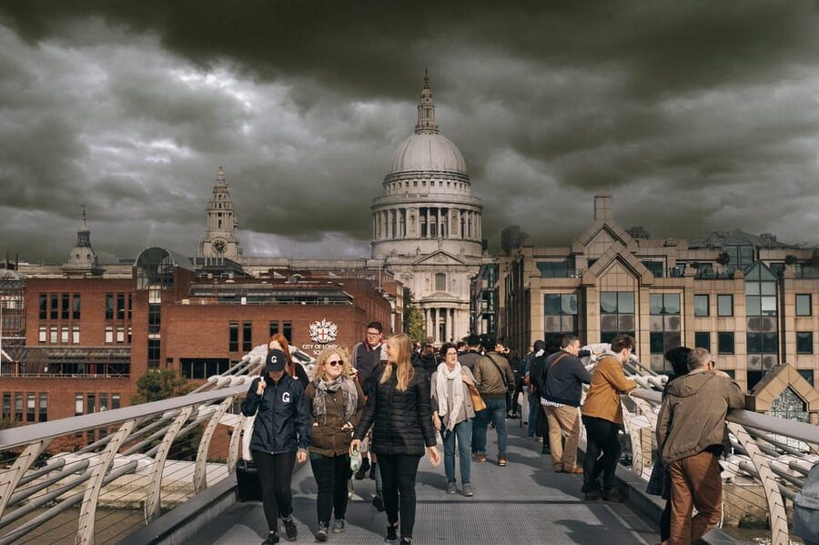 London: Harry Potter Walking Tour in German - Trafalgar Square and the wizarding streets