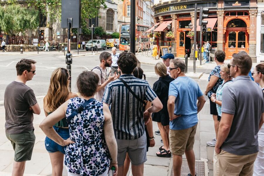 London: Historic Pubs of Central London Walking Tour - Meeting outside St Paul’s and setting off