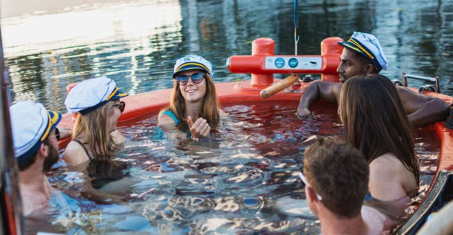 London: Hot Tub Boat Guided Historical Docklands Cruise - A practical 75-minute plan