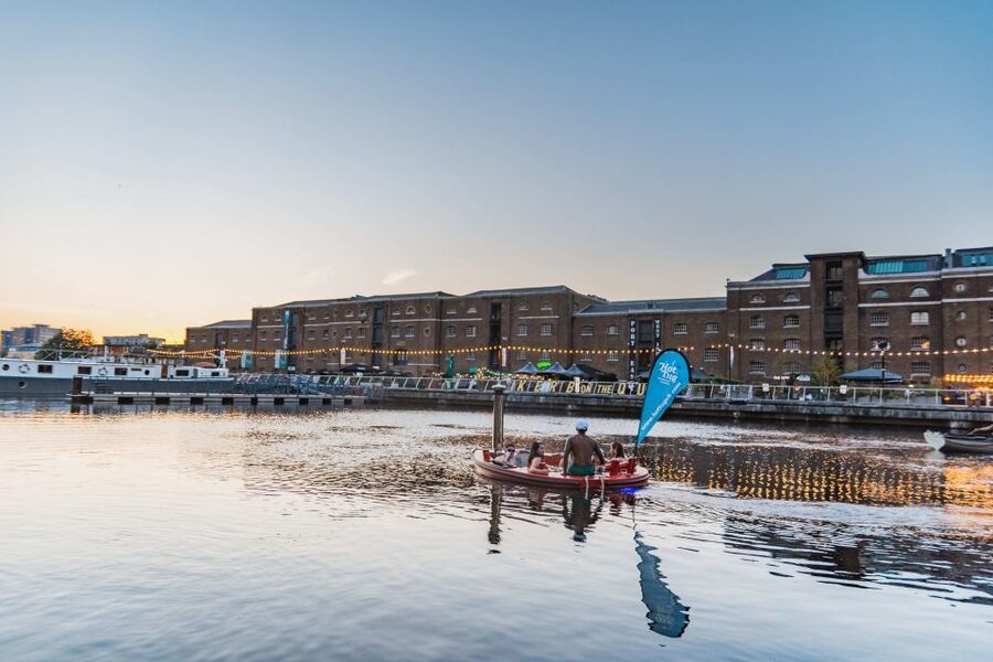 London: Hot Tub Boat Guided Historical Docklands Cruise - What to pack and what to expect