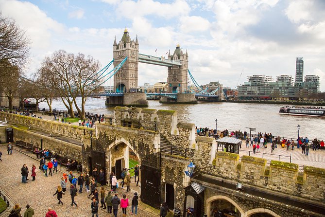 London In One Day Tour with River Cruise & London Eye Option - Guides make the biggest difference