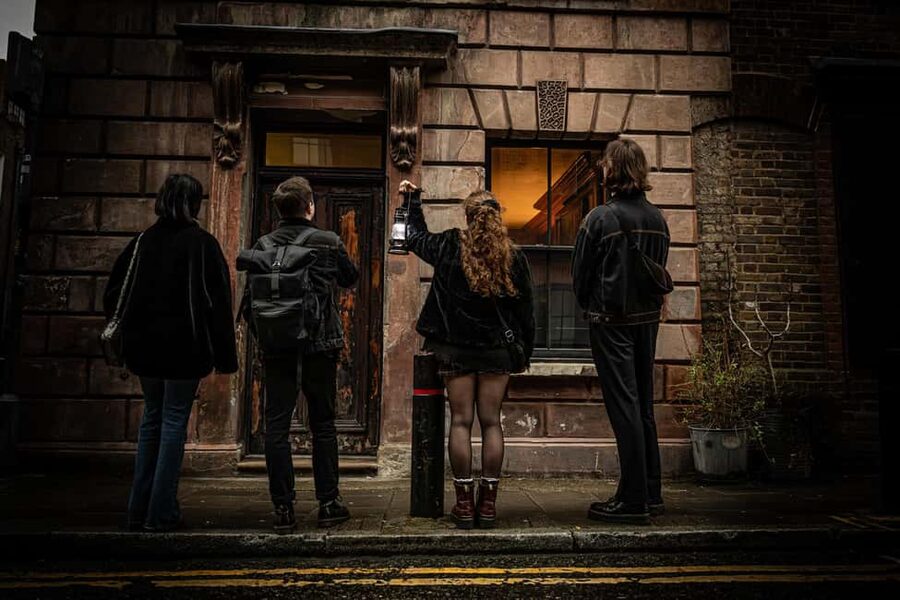 London: Interactive Jack the Ripper Walking Tour - Crime Scenes Instead of Museum Displays