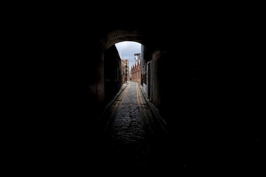 London: Jack the Ripper tour in Spanish (RLA Winner) - Starting at St Mary’s Whitechapel Church Memorial