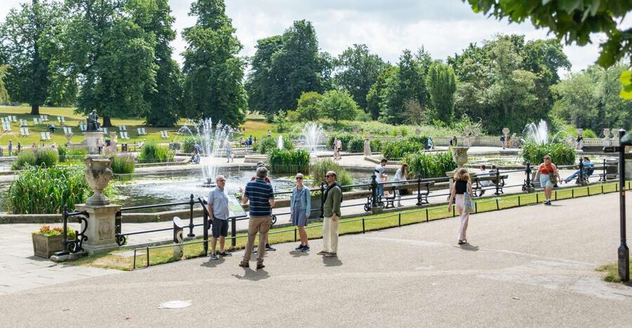 London: Kensington Palace Gardens Tour with Royal High Tea - Palace admission and the Sunken Garden