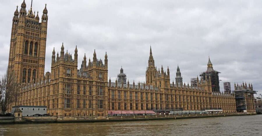 London: Kew to Westminster River Thames Cruise - Wandsworth, Chelsea, and the changing riverbanks