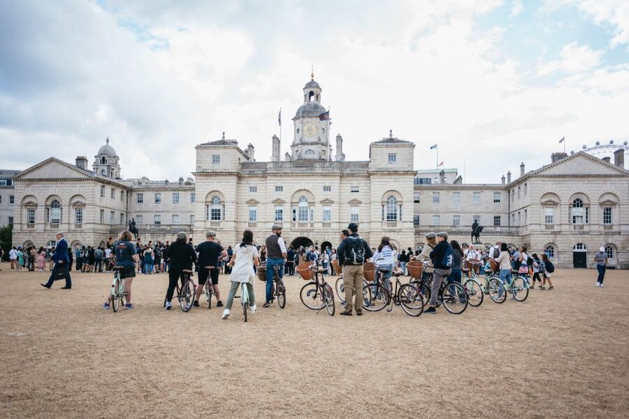 London: Landmarks & Secrets Bike Tour with Pub & Street Art - Key points at a glance