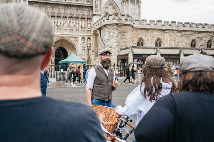 London: Landmarks & Secrets Bike Tour with Pub & Street Art - Who should book this ride?