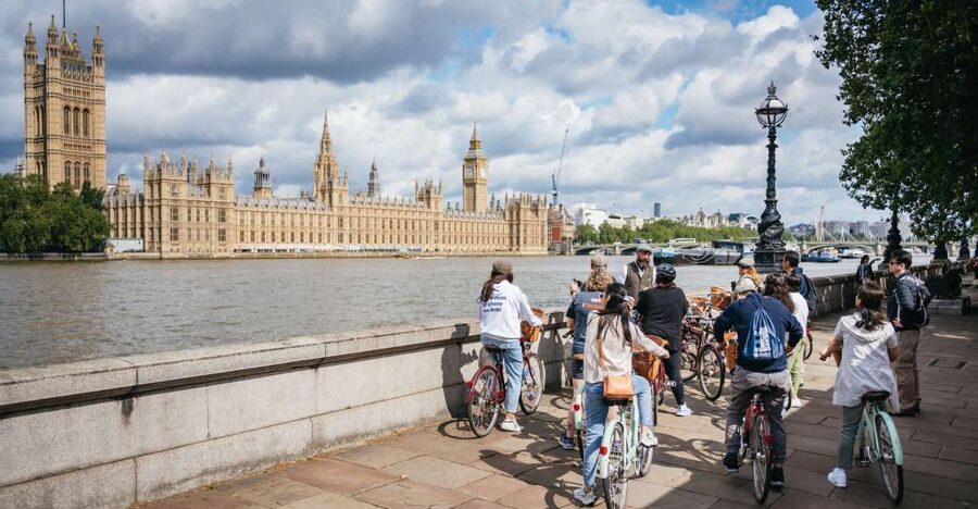 London: Landmarks & Secrets Bike Tour with Pub & Street Art - How hard is the cycling?