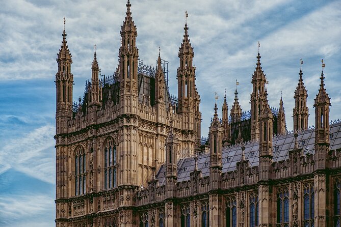 London: Landmarks Walking Tour - St James’s Park and a Tudor royal connection