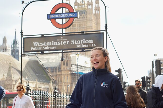 London: Landmarks Walking Tour - St James’s Palace, The Mall, and Buckingham Palace