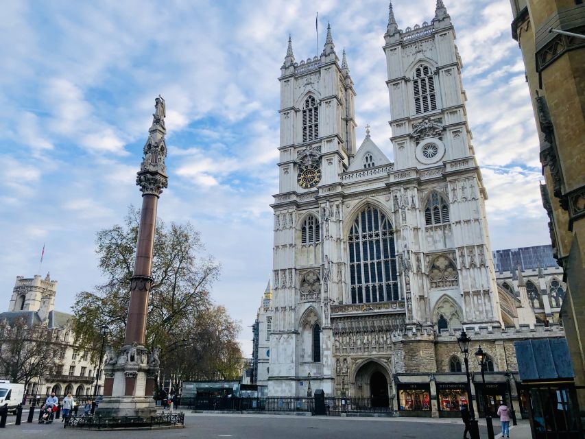 London: London in WW2 and Churchill War Rooms Entrance - The guides are the main reason to book