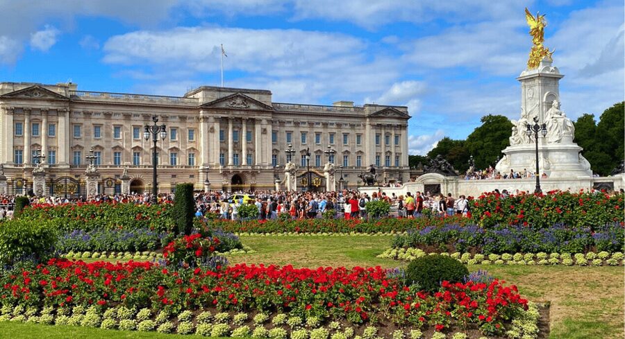 London: London Sightseeing Walking Tour with 30+ Sights - From Monument to the Thames