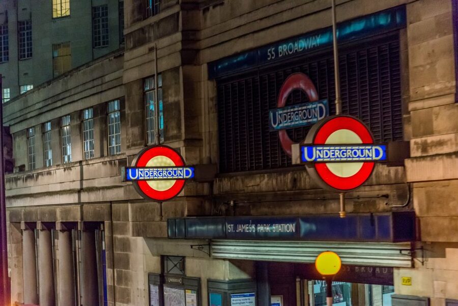 London: Nighttime Open-Top Bus Sightseeing Tour - What the guides add to the ride